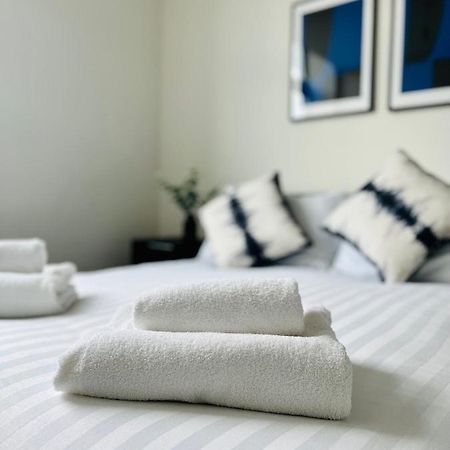 Fabulous One Bedroom Apartment Near Old Trafford Stadium Manchester Dış mekan fotoğraf