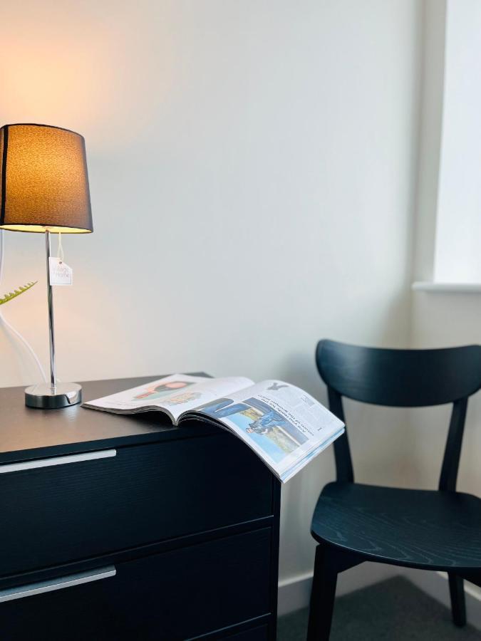 Fabulous One Bedroom Apartment Near Old Trafford Stadium Manchester Dış mekan fotoğraf