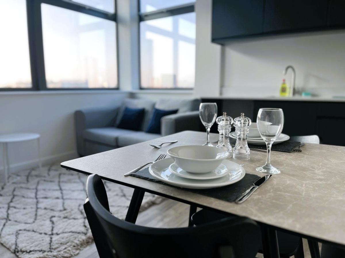 Fabulous One Bedroom Apartment Near Old Trafford Stadium Manchester Dış mekan fotoğraf