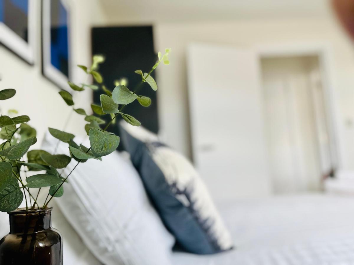 Fabulous One Bedroom Apartment Near Old Trafford Stadium Manchester Dış mekan fotoğraf
