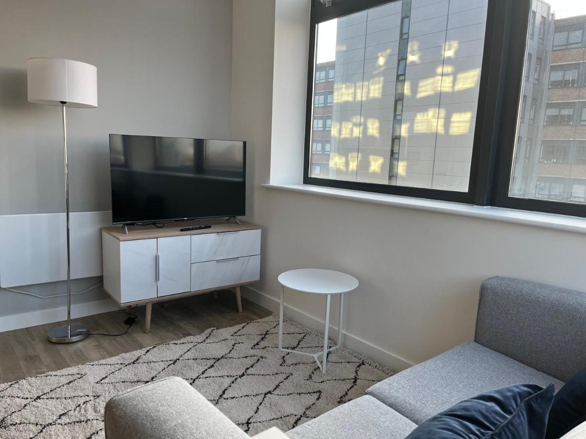 Fabulous One Bedroom Apartment Near Old Trafford Stadium Manchester Dış mekan fotoğraf