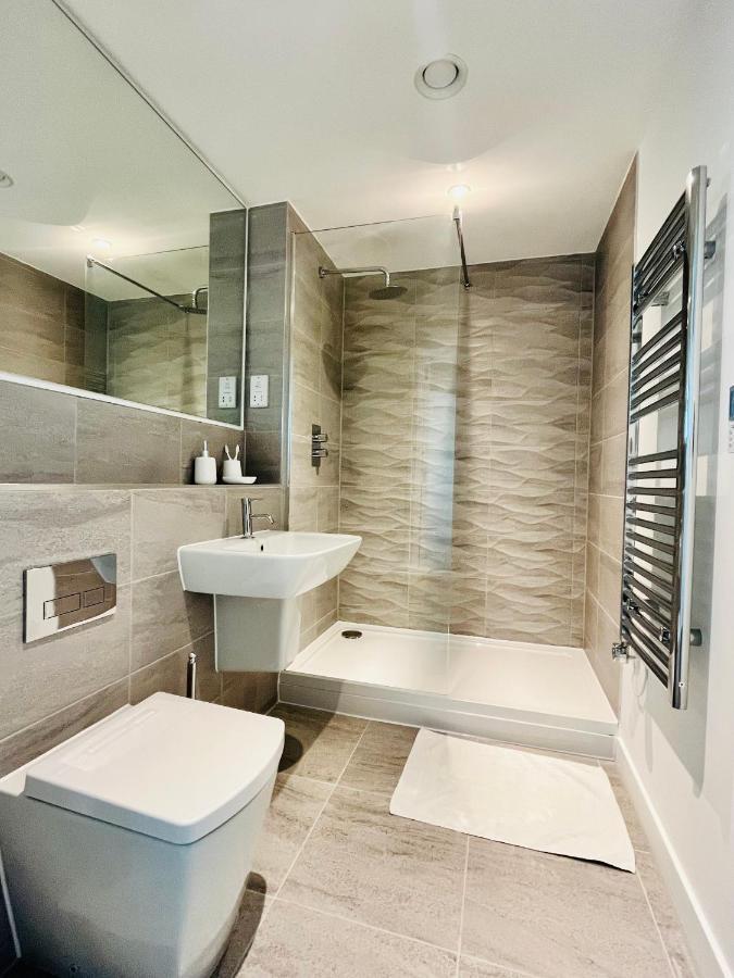 Fabulous One Bedroom Apartment Near Old Trafford Stadium Manchester Dış mekan fotoğraf