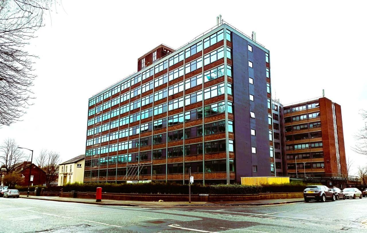 Fabulous One Bedroom Apartment Near Old Trafford Stadium Manchester Dış mekan fotoğraf